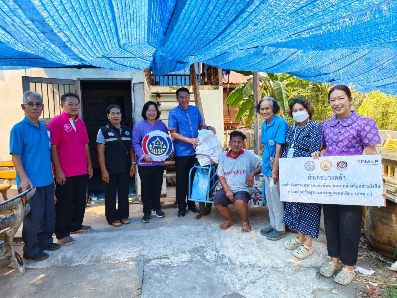 พช.บางคล้า จับมือ อำเภอบางคล้า ลงพื้นที่ขับเคลื่อนโครงการศูนย์ขจัดความยากจนและพัฒนาคนทุกช่วงวัยอย่างยั่งยืน ตามหลักปรัชญาของเศรษฐกิจพอเพียง (ศจพ.) ช่วยเหลือครัวเรือนตกเกณฑ์จปฐ. ปี 2566 พื้นที่ตำบลท่าทองหลาง ตำบลปากน้ำ และเทศบาลตำบลบางคล้า